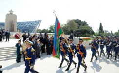 Prezident İlham Əliyev 9 May - Qələbə bayramı münasibətilə keçirilən təntənəli mərasimdə iştirak edib (ƏLAVƏ OLUNUB) (FOTO)