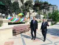 İlham Əliyev Bakının İnşaatçılar prospektində salınan yeni istirahət parkı ilə tanış olub (FOTO)