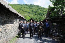 Prezident İlham Əliyev zəlzələnin nəticələrinin aradan qaldırılması ilə bağlı görülən tədbirlərlə yerində tanış olub (ƏLAVƏ OLUNUB-2) (FOTO)
