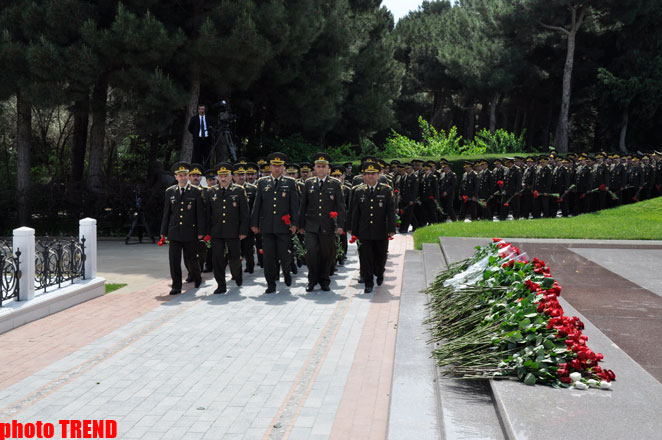 Azərbaycan ictimaiyyəti ümummilli lider Heydər Əliyevin anadan olmasının 89-cu ildönümünü qeyd edir (FOTO)