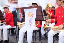 "Eurovision"un Azərbaycandakı rəsmi fan klubu və internat məktəbinin uşaqları Bakı sakinlərini təəccübləndirdi (FOTO)
