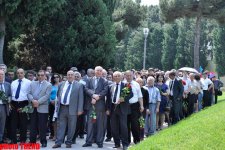 Azərbaycan ictimaiyyəti ümummilli lider Heydər Əliyevin anadan olmasının 89-cu ildönümünü qeyd edir (FOTO)