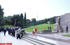 Azərbaycan ictimaiyyəti ümummilli lider Heydər Əliyevin anadan olmasının 89-cu ildönümünü qeyd edir (FOTO)