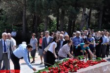 Azərbaycan ictimaiyyəti ümummilli lider Heydər Əliyevin anadan olmasının 89-cu ildönümünü qeyd edir (FOTO)