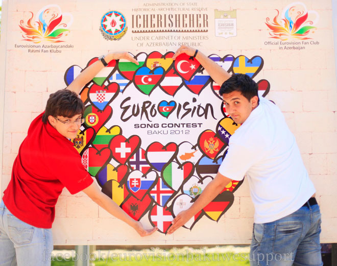 "Eurovision"ın Rəsmi Fan Klubu Qız Qalasının yaxınlığında müsabiqənin pannosunu quraşdırıb (FOTO)