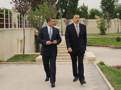 Prezident İlham Əliyev Heydər Əliyev prospektinin Suraxanı rayonu ərazisindən keçən hissəsində yeni salınmış parkın açılışında iştirak edib (FOTO)