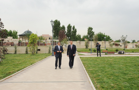 Prezident İlham Əliyev Heydər Əliyev prospektinin Suraxanı rayonu ərazisindən keçən hissəsində yeni salınmış parkın açılışında iştirak edib (FOTO)