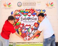 "Eurovision"ın Rəsmi Fan Klubu Qız Qalasının yaxınlığında müsabiqənin pannosunu quraşdırıb (FOTO)