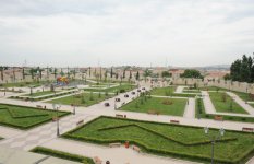 Prezident İlham Əliyev Heydər Əliyev prospektinin Suraxanı rayonu ərazisindən keçən hissəsində yeni salınmış parkın açılışında iştirak edib (FOTO)