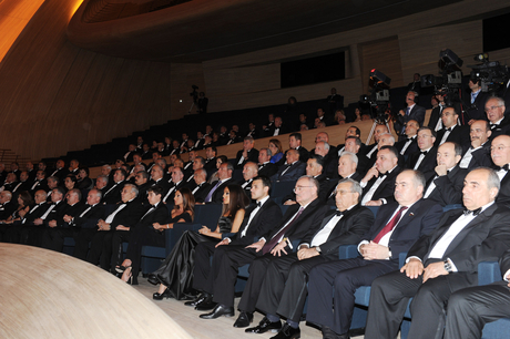 Prezident İlham Əliyev və xanımı Mehriban Əliyeva Heydər Əliyev Mərkəzinin açılışında, ulu öndərin 89-cu ildönümü və Heydər Əliyev Fondunun 8 illiyi münasibətilə təntənəli mərasimdə iştirak ediblər (FOTO)