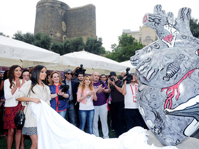 Heydər Əliyev Fondunun vitse-prezidenti Leyla Əliyevanın “012 Bakı Public Art Festivalı” çərçivəsində təqdim olunmuş “Beyin” əsəri qeyri-ənənəvi memarlığın ən yüksək nümunəsidir (FOTO)
