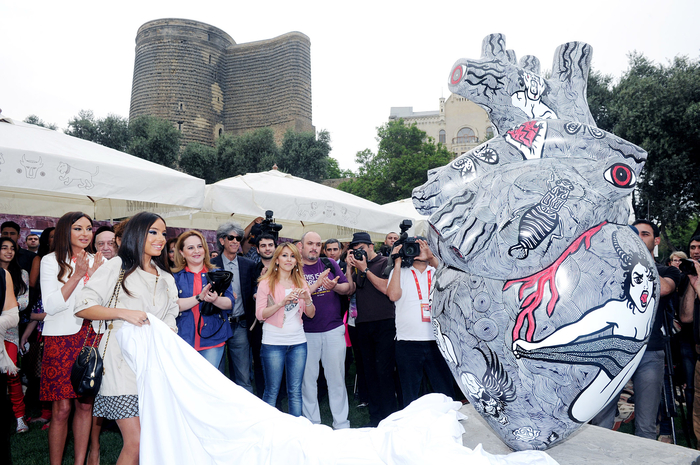 Heydər Əliyev Fondunun vitse-prezidenti Leyla Əliyevanın “012 Bakı Public Art Festivalı” çərçivəsində təqdim olunmuş “Beyin” əsəri qeyri-ənənəvi memarlığın ən yüksək nümunəsidir (FOTO)