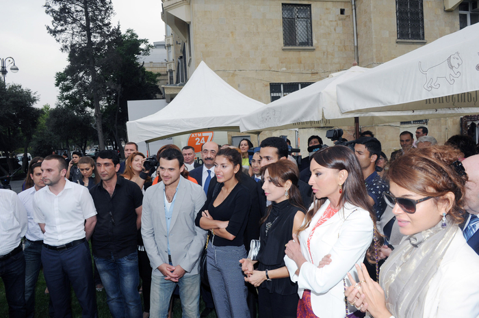 Heydər Əliyev Fondunun vitse-prezidenti Leyla Əliyevanın “012 Bakı Public Art Festivalı” çərçivəsində təqdim olunmuş “Beyin” əsəri qeyri-ənənəvi memarlığın ən yüksək nümunəsidir (FOTO)