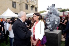Heydər Əliyev Fondunun vitse-prezidenti Leyla Əliyevanın “012 Bakı Public Art Festivalı” çərçivəsində təqdim olunmuş “Beyin” əsəri qeyri-ənənəvi memarlığın ən yüksək nümunəsidir (FOTO)