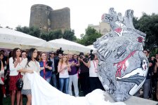 Heydər Əliyev Fondunun vitse-prezidenti Leyla Əliyevanın “012 Bakı Public Art Festivalı” çərçivəsində təqdim olunmuş “Beyin” əsəri qeyri-ənənəvi memarlığın ən yüksək nümunəsidir (FOTO)