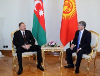 Azərbaycan Prezidenti İlham Əliyev Qırğızıstan Prezidenti Almazbek Atambayevlə görüşüb (FOTO)