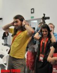 Norveçin "Eurovision" təmsilçisi jurnalistlərə rəqs dərsi keçib (FOTO)