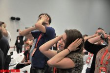 Norveçin "Eurovision" təmsilçisi jurnalistlərə rəqs dərsi keçib (FOTO)