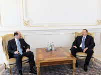 İlham Əliyev Özbəkistanın ölkəmizdə yeni təyin olunmuş səfirin etimadnaməsini qəbul edib (FOTO)