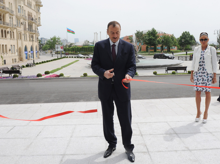 Prezident İlham Əliyev və xanımı Bakı Funikulyorunun, yeraltı piyada keçidinin açılışlarında iştirak ediblər (FOTO)