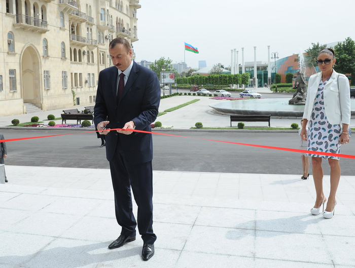 Prezident İlham Əliyev və xanımı Bakı Funikulyorunun, yeraltı piyada keçidinin açılışlarında iştirak ediblər (FOTO)