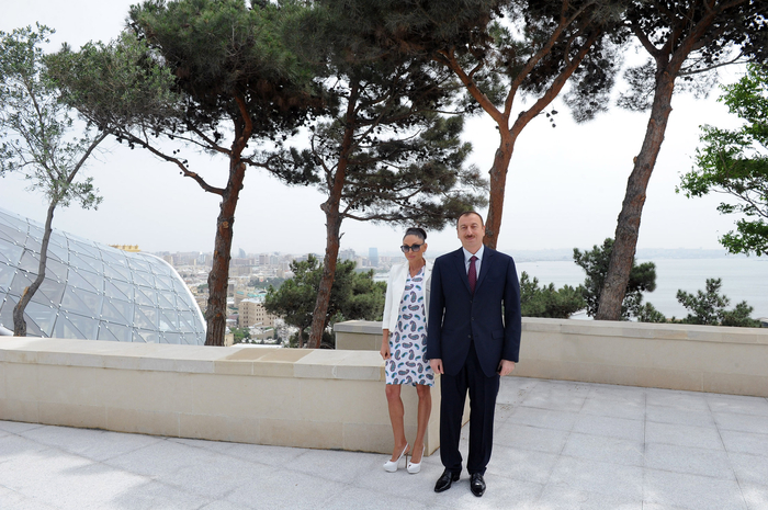 Prezident İlham Əliyev və xanımı Bakı Funikulyorunun, yeraltı piyada keçidinin açılışlarında iştirak ediblər (FOTO)