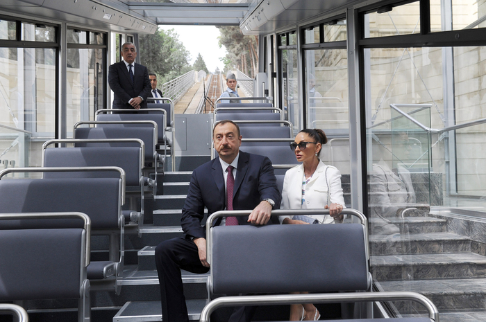 Prezident İlham Əliyev və xanımı Bakı Funikulyorunun, yeraltı piyada keçidinin açılışlarında iştirak ediblər (FOTO)