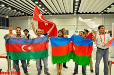 Azərbaycan və Türkiyə jurnalistləri "Bakı Kristal Zalı"nda TRT-nin canlı efirinə qoşulublar (FOTO)