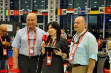 Azərbaycan və Türkiyə jurnalistləri "Bakı Kristal Zalı"nda TRT-nin canlı efirinə qoşulublar (FOTO)