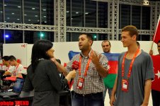 Azərbaycan və Türkiyə jurnalistləri "Bakı Kristal Zalı"nda TRT-nin canlı efirinə qoşulublar (FOTO)