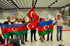 Azərbaycan və Türkiyə jurnalistləri "Bakı Kristal Zalı"nda TRT-nin canlı efirinə qoşulublar (FOTO)