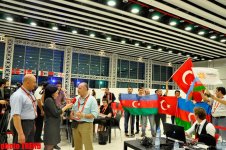 Azərbaycan və Türkiyə jurnalistləri "Bakı Kristal Zalı"nda TRT-nin canlı efirinə qoşulublar (FOTO)