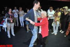 30 "Eurovision" müsabiqəsində iştirak edən Ella Kastner Bakını çox bəyənib (FOTO-VİDEO)