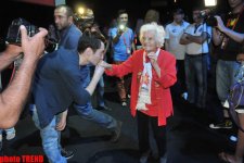 30 "Eurovision" müsabiqəsində iştirak edən Ella Kastner Bakını çox bəyənib (FOTO-VİDEO)