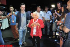 30 "Eurovision" müsabiqəsində iştirak edən Ella Kastner Bakını çox bəyənib (FOTO-VİDEO)