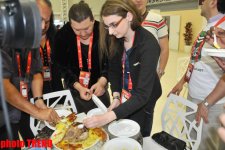Xarici jurnalistlər "Bakı Kristal Zalı"nda ləvənginin dadına baxıblar (FOTO)