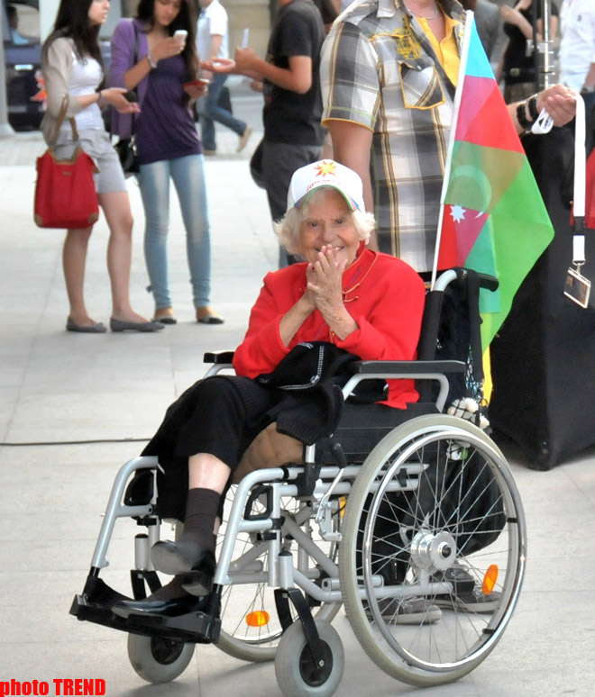 30 "Eurovision" müsabiqəsində iştirak edən Ella Kastner Bakını çox bəyənib (FOTO-VİDEO)