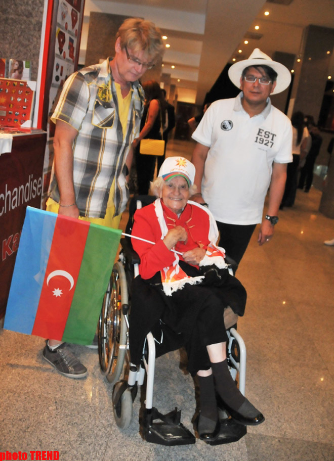 30 "Eurovision" müsabiqəsində iştirak edən Ella Kastner Bakını çox bəyənib (FOTO-VİDEO)