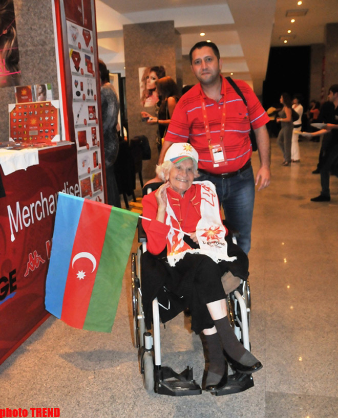 30 "Eurovision" müsabiqəsində iştirak edən Ella Kastner Bakını çox bəyənib (FOTO-VİDEO)