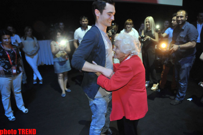 30 "Eurovision" müsabiqəsində iştirak edən Ella Kastner Bakını çox bəyənib (FOTO-VİDEO)