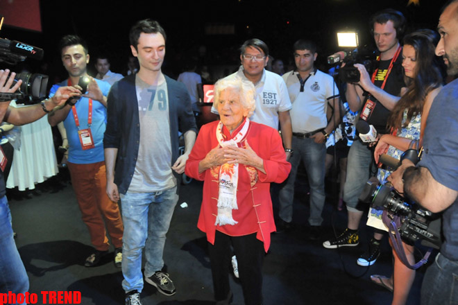 30 "Eurovision" müsabiqəsində iştirak edən Ella Kastner Bakını çox bəyənib (FOTO-VİDEO)