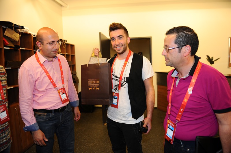 "Eurovision" müsabiqəsinin nümayəndə heyətlərinə İçərişəhərlə bağlı xatirə hədiyyələri təqdim edilib (FOTO)