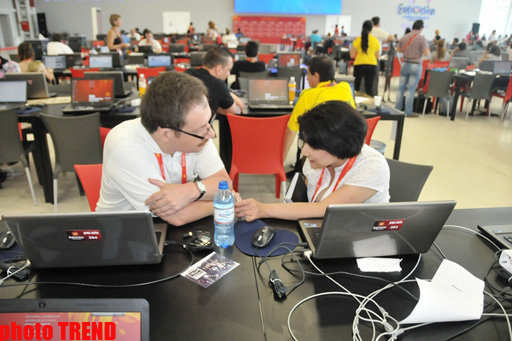 "Eurovision 2012" finalına qeyri-formal səsvermədə Səbinə Babayeva liderdir (FOTO)
