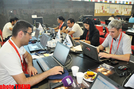 "Eurovision 2012" finalına qeyri-formal səsvermədə Səbinə Babayeva liderdir (FOTO)