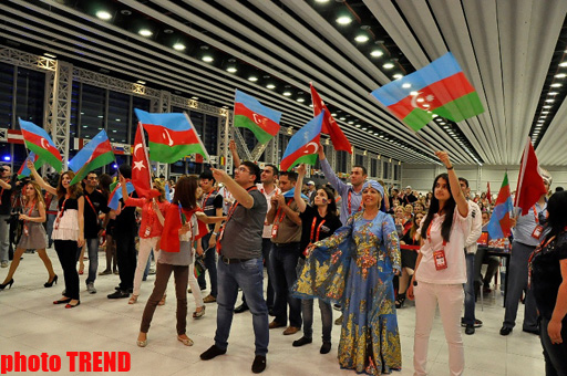 "Eurovision 2012"-nin açılışı zamanı "Bakı Kristal Zalı"nda Azərbaycan rəqsləri (FOTO)