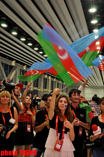 "Eurovision 2012"-nin açılışı zamanı "Bakı Kristal Zalı"nda Azərbaycan rəqsləri (FOTO)