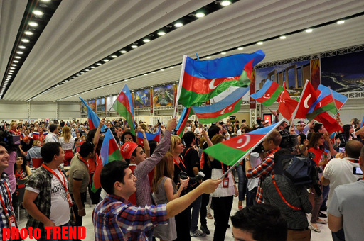 "Eurovision 2012"-nin açılışı zamanı "Bakı Kristal Zalı"nda Azərbaycan rəqsləri (FOTO)