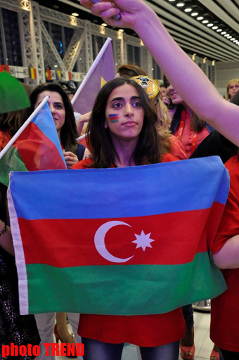 "Eurovision 2012"-nin açılışı zamanı "Bakı Kristal Zalı"nda Azərbaycan rəqsləri (FOTO)