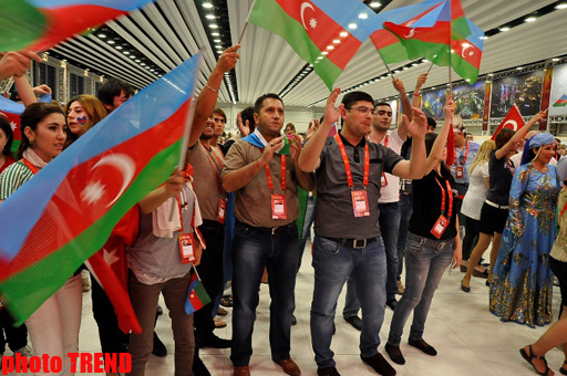 "Eurovision 2012"-nin açılışı zamanı "Bakı Kristal Zalı"nda Azərbaycan rəqsləri (FOTO)