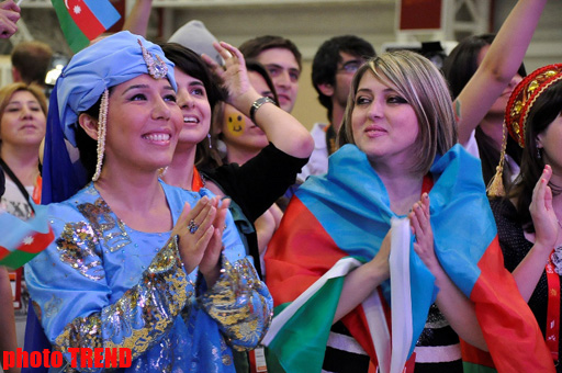"Eurovision 2012"-nin açılışı zamanı "Bakı Kristal Zalı"nda Azərbaycan rəqsləri (FOTO)